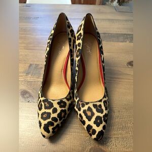 Crown Vintage leopard pumps